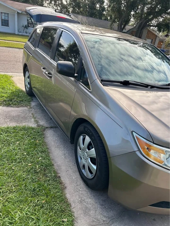 2012 Honda Odyssey - Image 2 of 7