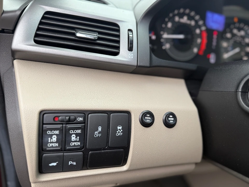 2012 Honda Odyssey - Image 12 of 21