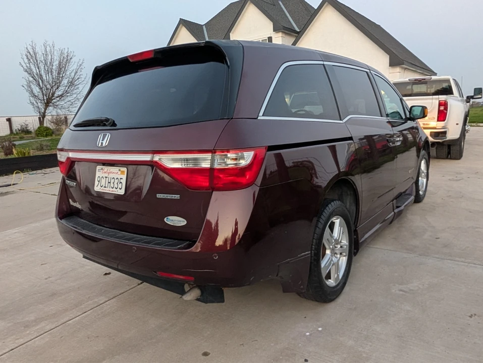 2012 Honda Odyssey - Image 3 of 13