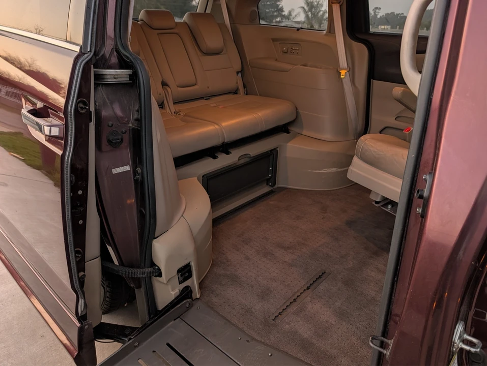 2012 Honda Odyssey - Image 10 of 13