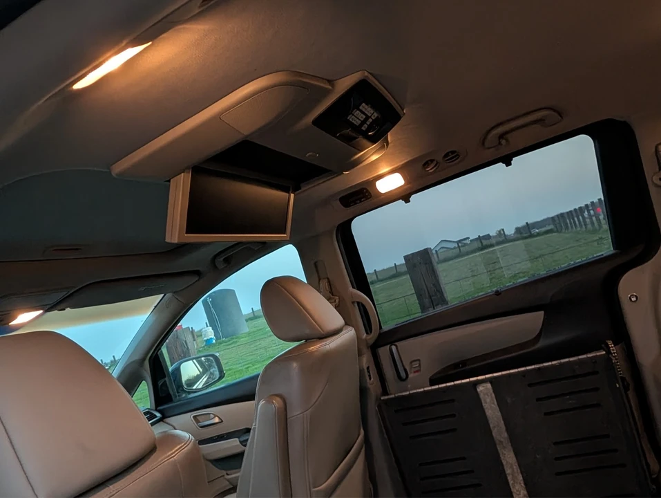2012 Honda Odyssey - Image 11 of 13