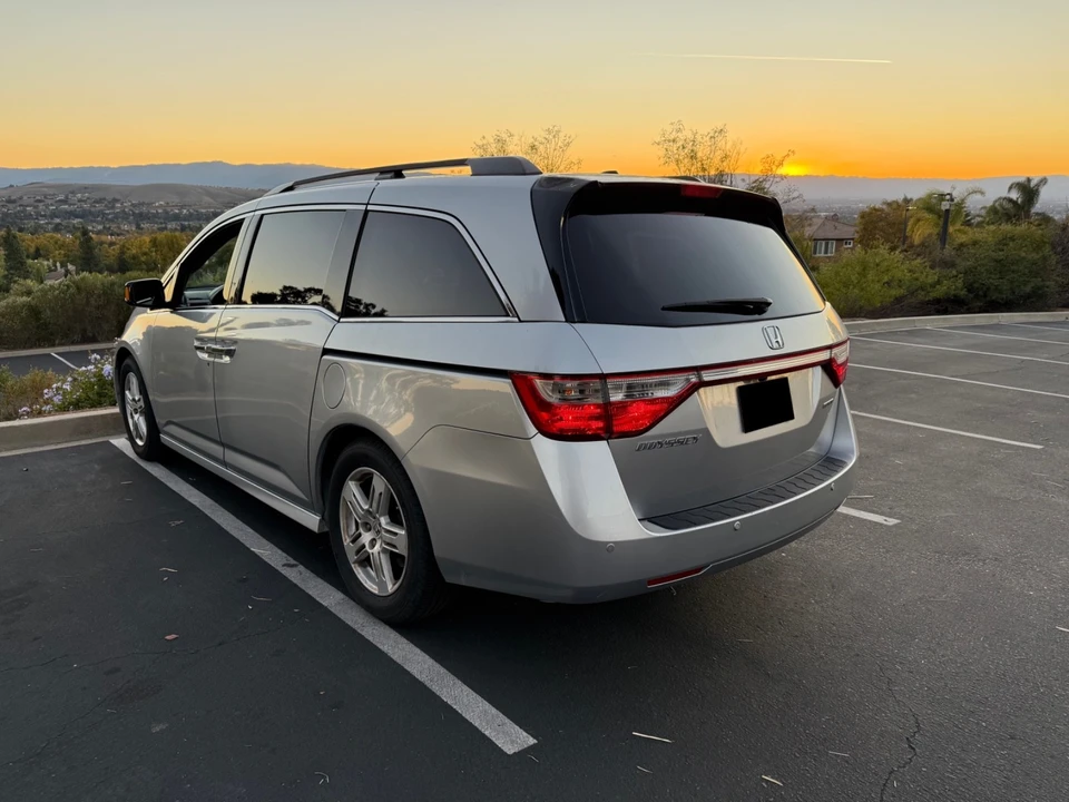 2012 Honda Odyssey - Image 2 of 20