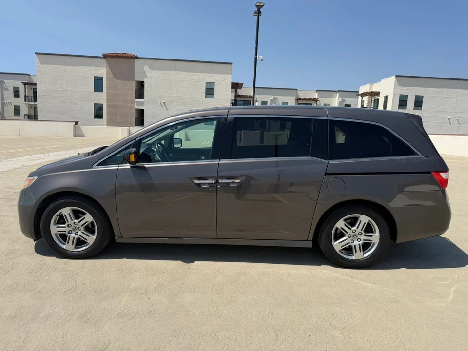 2012 Honda Odyssey - Image 2 of 21