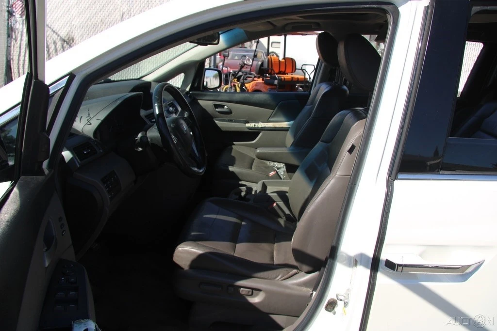2012 Honda Odyssey - Image 16 of 21