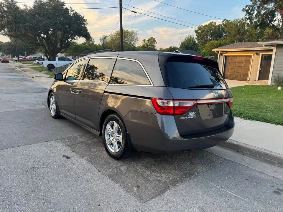 2012 Honda Odyssey - Image 3 of 11
