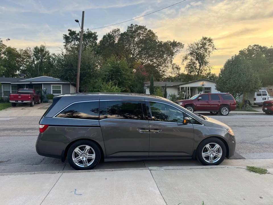 2012 Honda Odyssey - Image 4 of 11