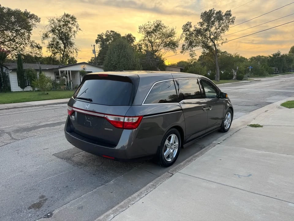 2012 Honda Odyssey - Image 2 of 11