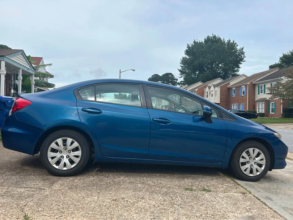 2012 Honda Civic 9th Gen - Image 2 of 12