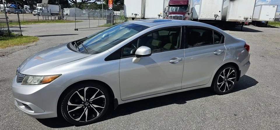 2012 Honda Civic 9th Gen - Image 3 of 15