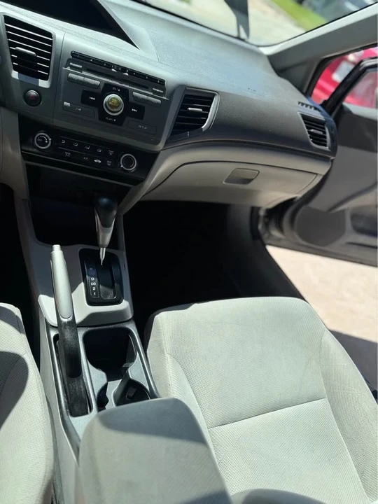 2012 Honda Civic 9th Gen - Image 10 of 19