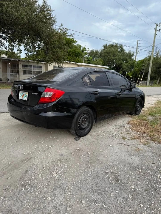 2012 Honda Civic 9th Gen - Image 3 of 8
