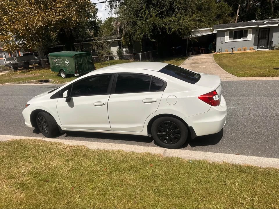 2012 Honda Civic 9th Gen - Image 2 of 7