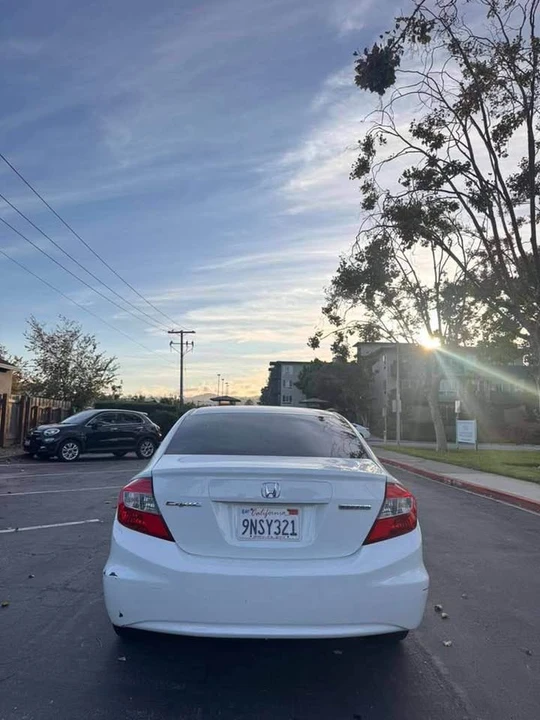 2012 Honda Civic 9th Gen - Image 2 of 13