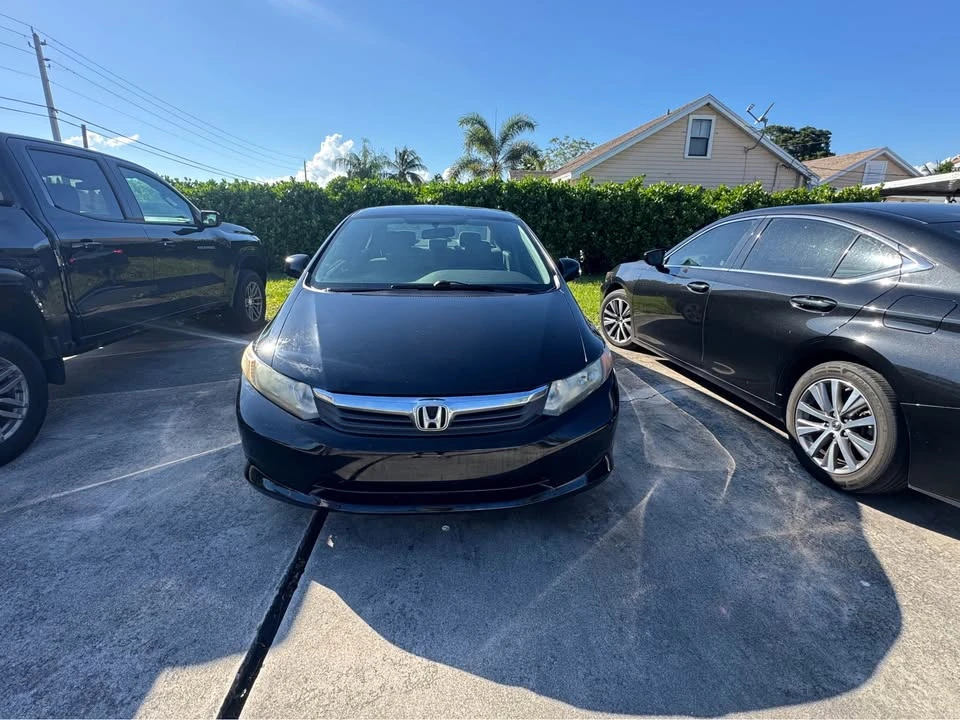 2012 Honda Civic 9th Gen - Image 2 of 11