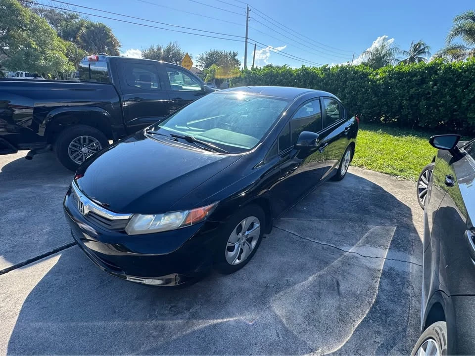 2012 Honda Civic 9th Gen - Image 3 of 11