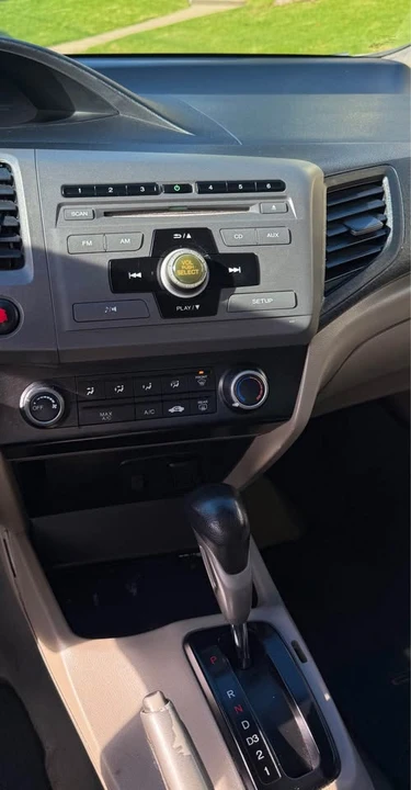 2012 Honda Civic 9th Gen - Image 9 of 13