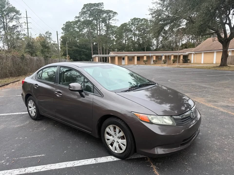 2012 Honda Civic 9th Gen - Image 2 of 9