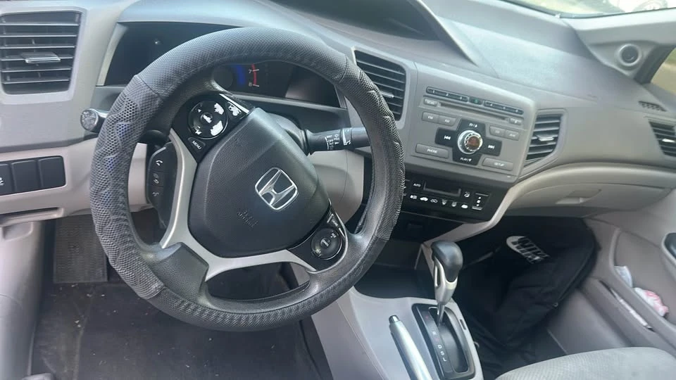 2012 Honda Civic 9th Gen - Image 2 of 9
