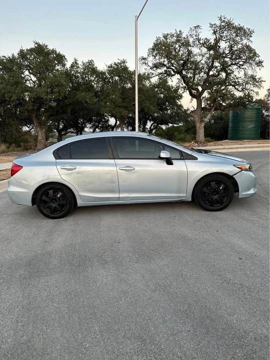 2012 Honda Civic 9th Gen - Image 3 of 10