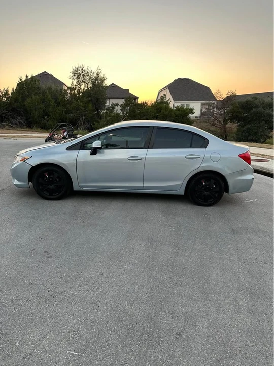 2012 Honda Civic 9th Gen - Image 4 of 10