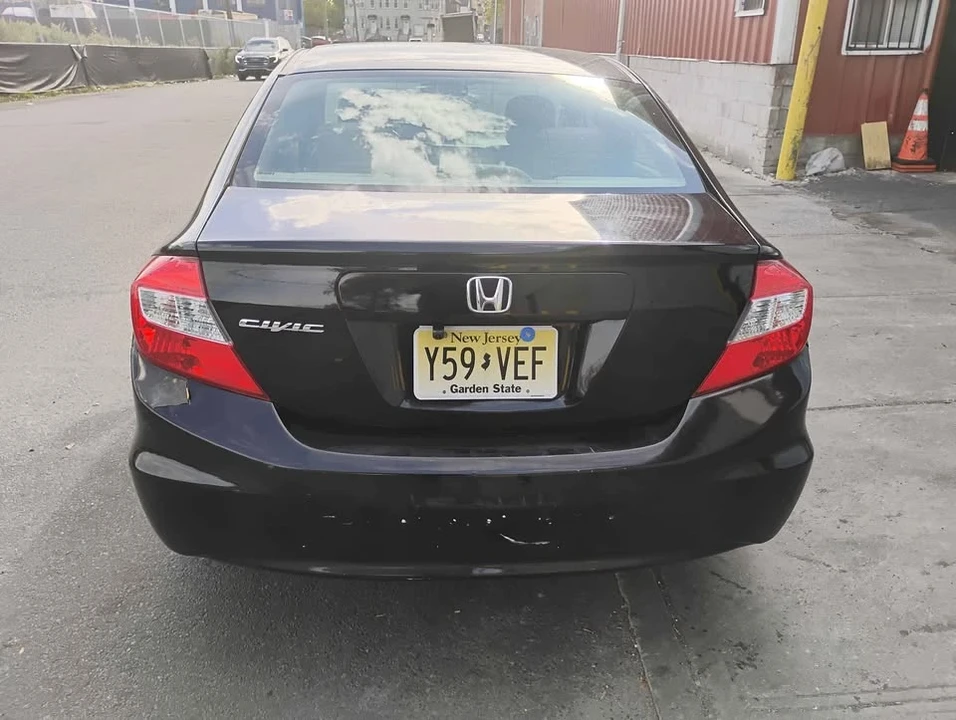 2012 Honda Civic 9th Gen - Image 3 of 9