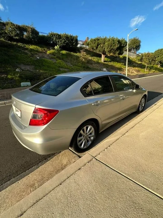 2012 Honda Civic 9th Gen - Image 2 of 10