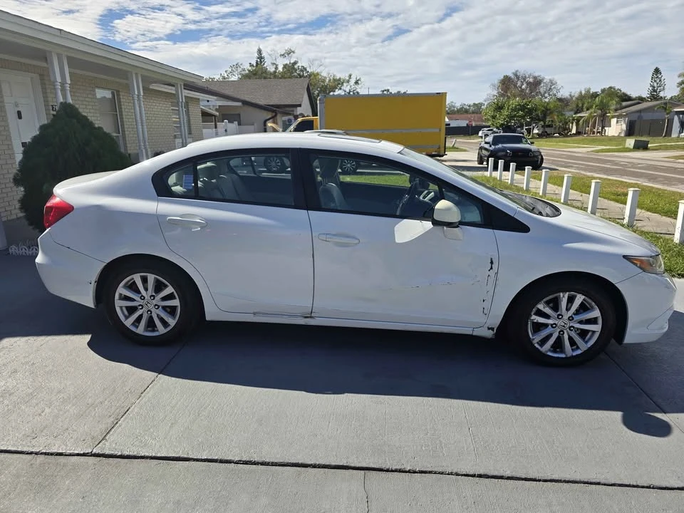 2012 Honda Civic 9th Gen - Image 2 of 10