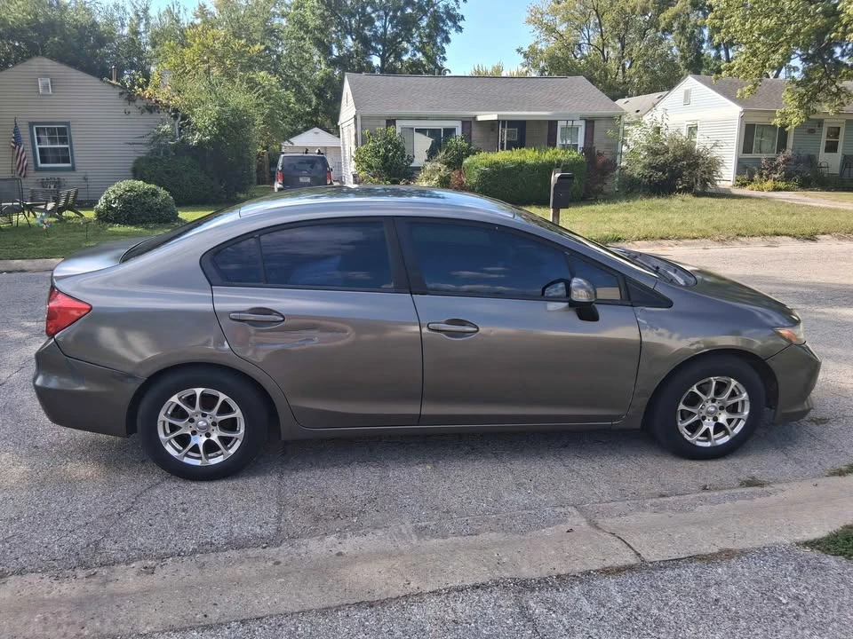 2012 Honda Civic 9th Gen - Image 3 of 8