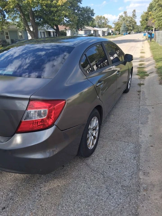 2012 Honda Civic 9th Gen - Image 2 of 8