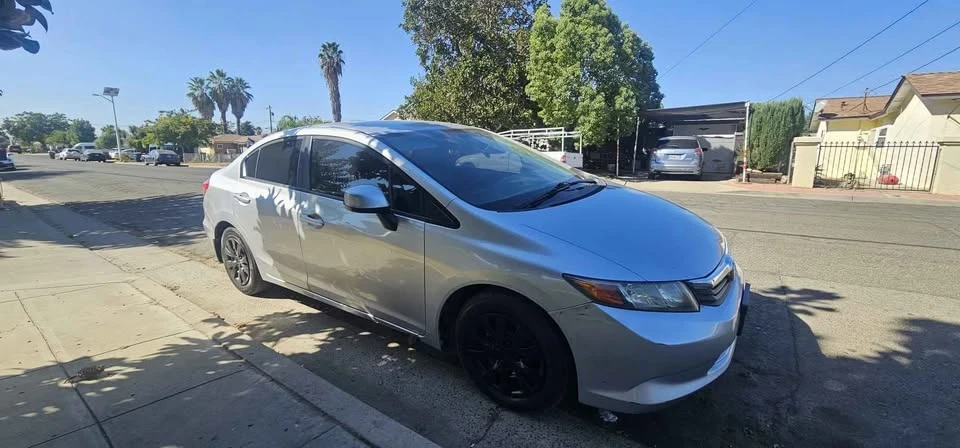 2012 Honda Civic 9th Gen - Image 2 of 12