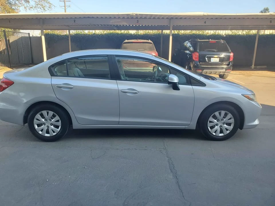 2012 Honda Civic 9th Gen - Image 2 of 8