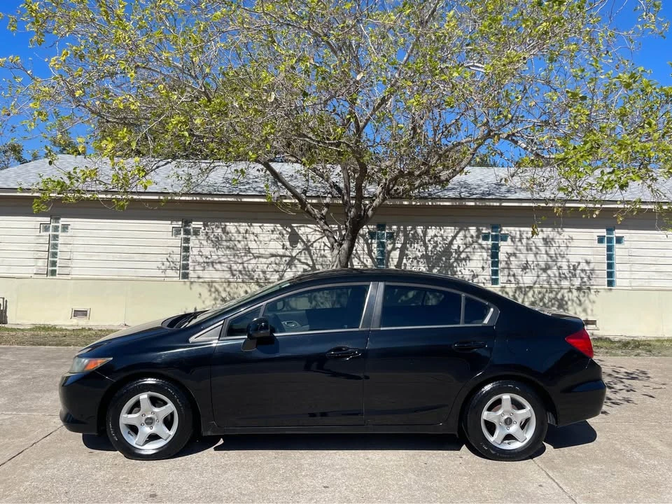 2012 Honda Civic 9th Gen - Image 2 of 17