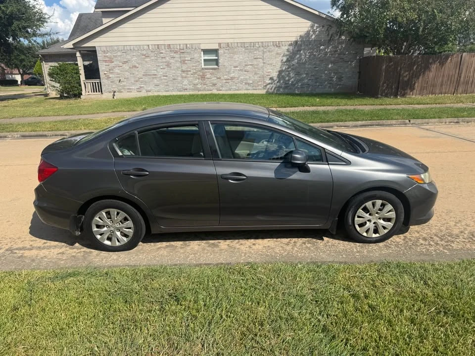2012 Honda Civic 9th Gen - Image 4 of 11