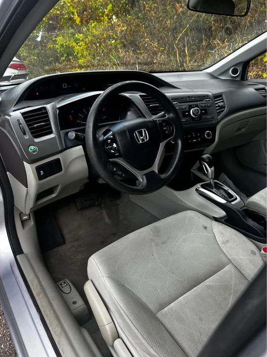 2012 Honda Civic 9th Gen - Image 9 of 17