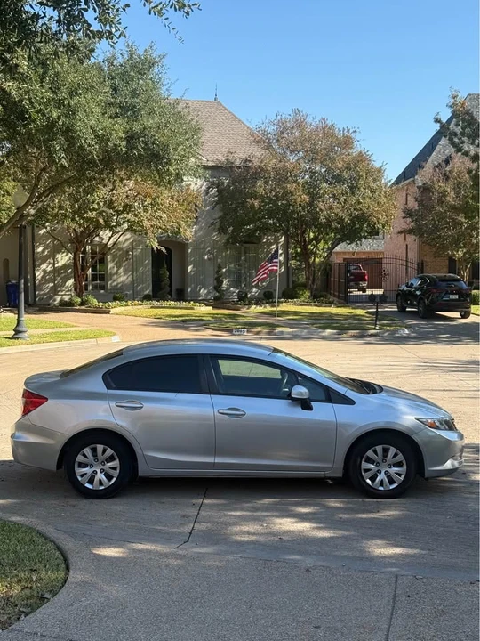 2012 Honda Civic 9th Gen - Image 2 of 7