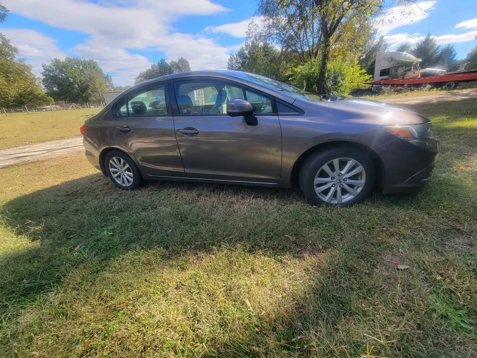 2012 Honda Civic 9th Gen - Image 4 of 6