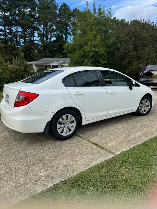 2012 Honda Civic 9th Gen - Image 2 of 3