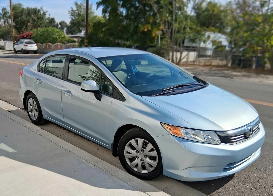 2012 Honda Civic 9th Gen - Image 2 of 20