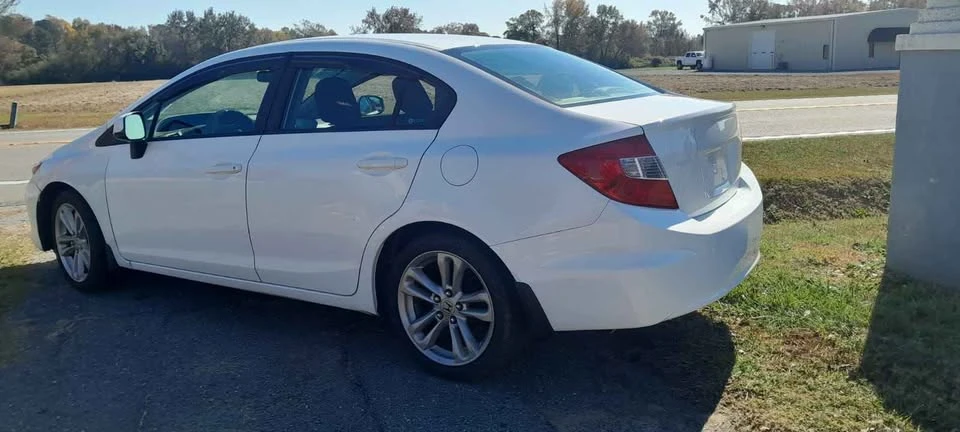 2012 Honda Civic 9th Gen - Image 2 of 5