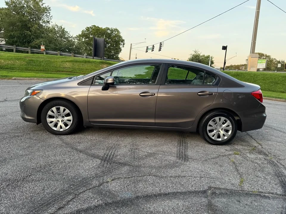 2012 Honda Civic 9th Gen - Image 4 of 17