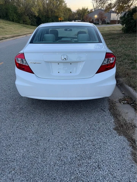 2012 Honda Civic 9th Gen - Image 2 of 10
