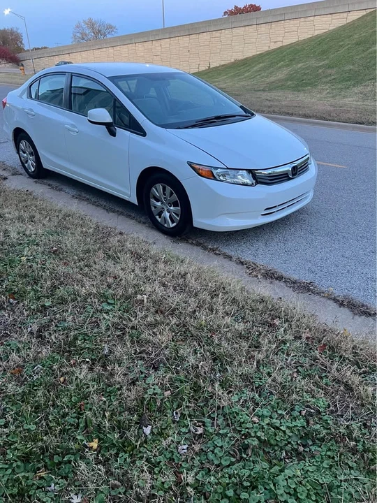 2012 Honda Civic 9th Gen - Image 3 of 10