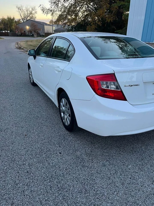 2012 Honda Civic 9th Gen - Image 2 of 9