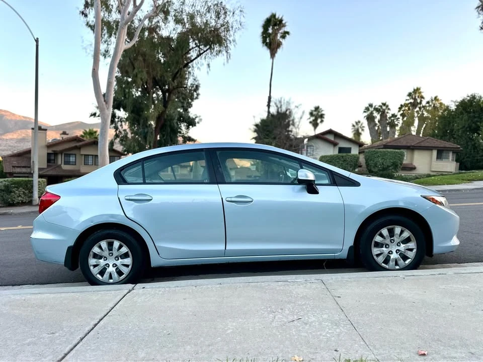 2012 Honda Civic 9th Gen - Image 2 of 12