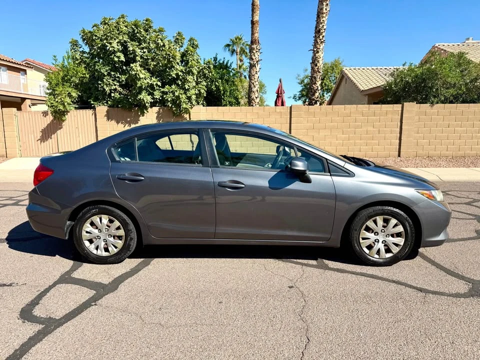 2012 Honda Civic 9th Gen - Image 2 of 11