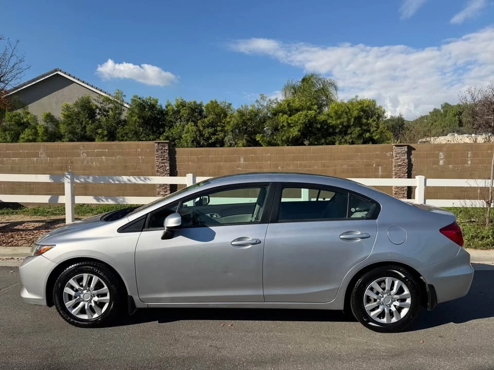 2012 Honda Civic 9th Gen - Image 4 of 8