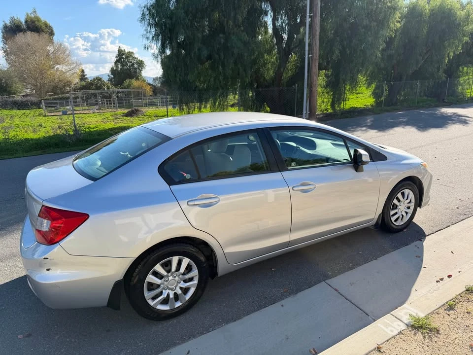 2012 Honda Civic 9th Gen - Image 2 of 8