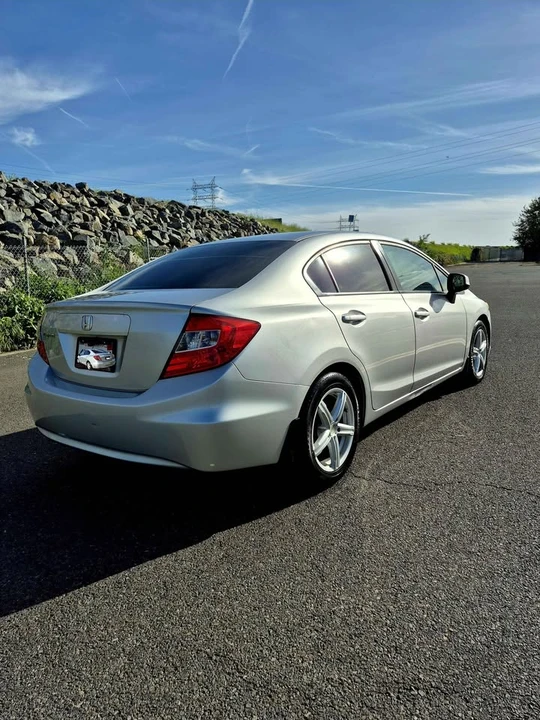 2012 Honda Civic 9th Gen - Image 3 of 16