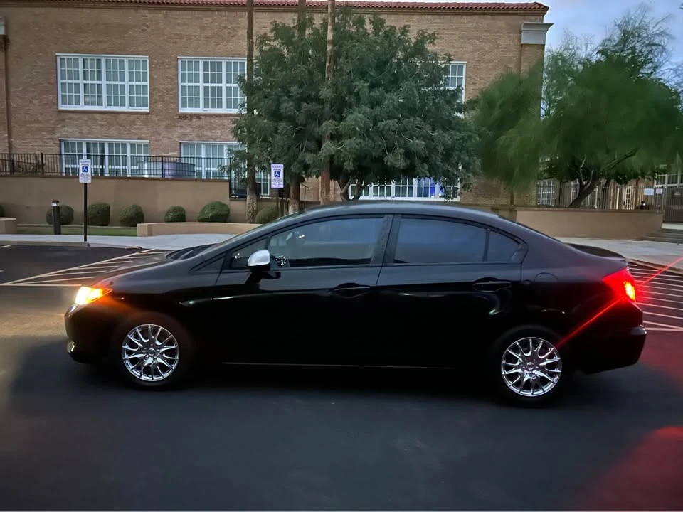 2012 Honda Civic 9th Gen - Image 2 of 10