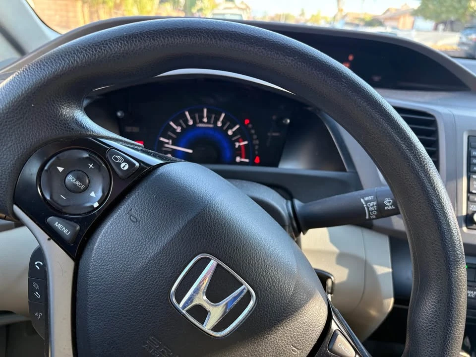 2012 Honda Civic 9th Gen - Image 2 of 7